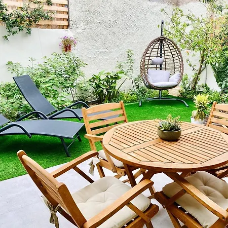 Ivy, 4 Minutes From The Sea