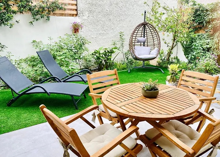 Ivy, 4 Minutes From The Sea