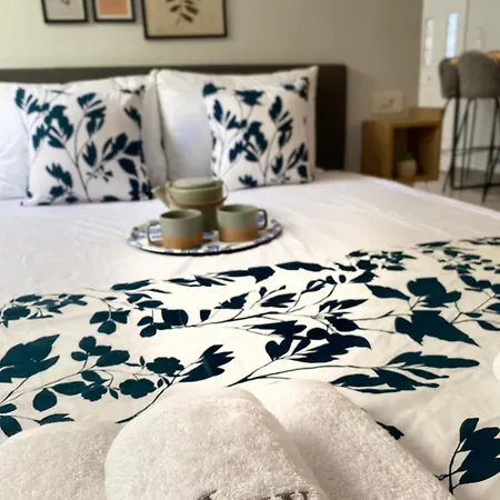 Ivy, 4 Minutes From The Sea Apartment