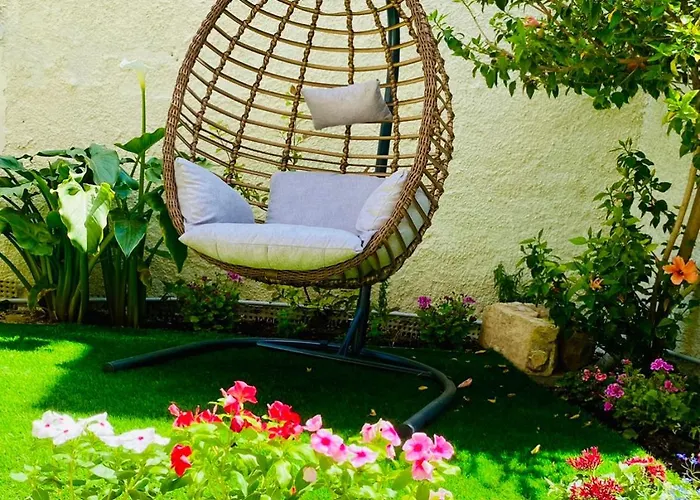 Ivy, 4 Minutes From The Sea